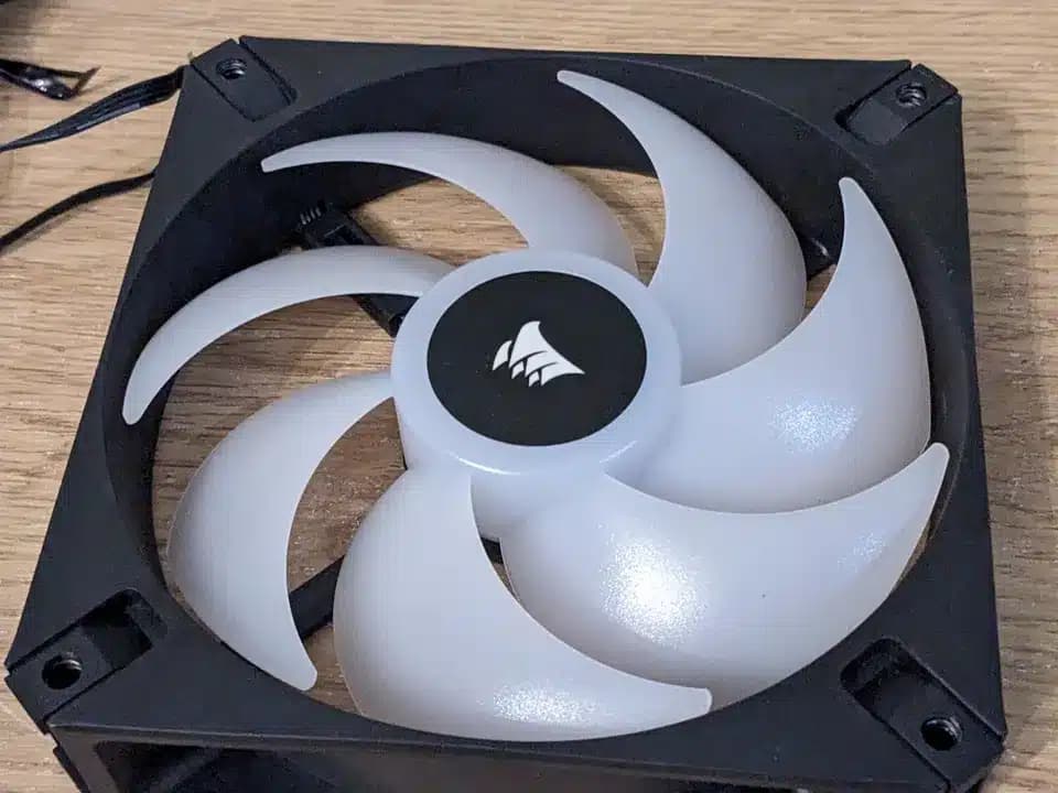 Ventilador RGB CORSAIR iCUE AR120 120mm — Control PWM y Estética Premium — imagen 2