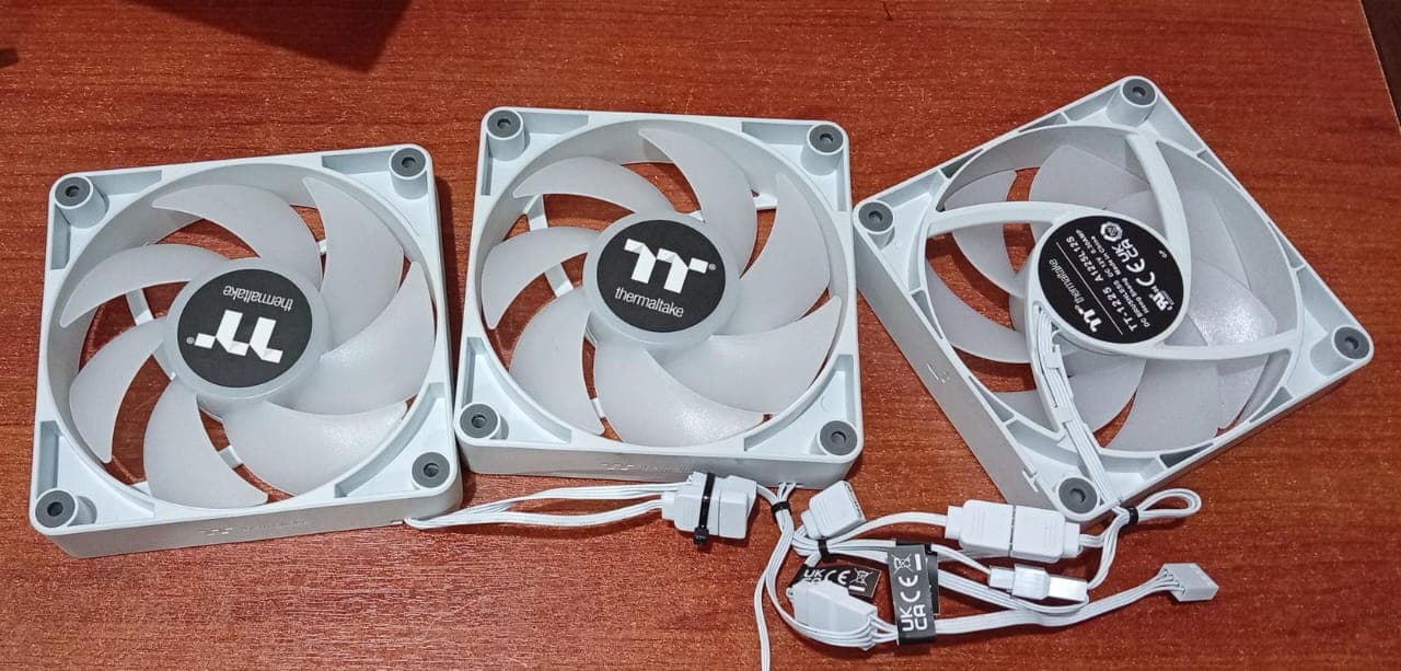 Kit 3 unidades - Ventiladores Thermaltake TT‑1225 (A1225L12S) 12 V 0,30 A – blanco (nuevo sin caja) — imagen 1