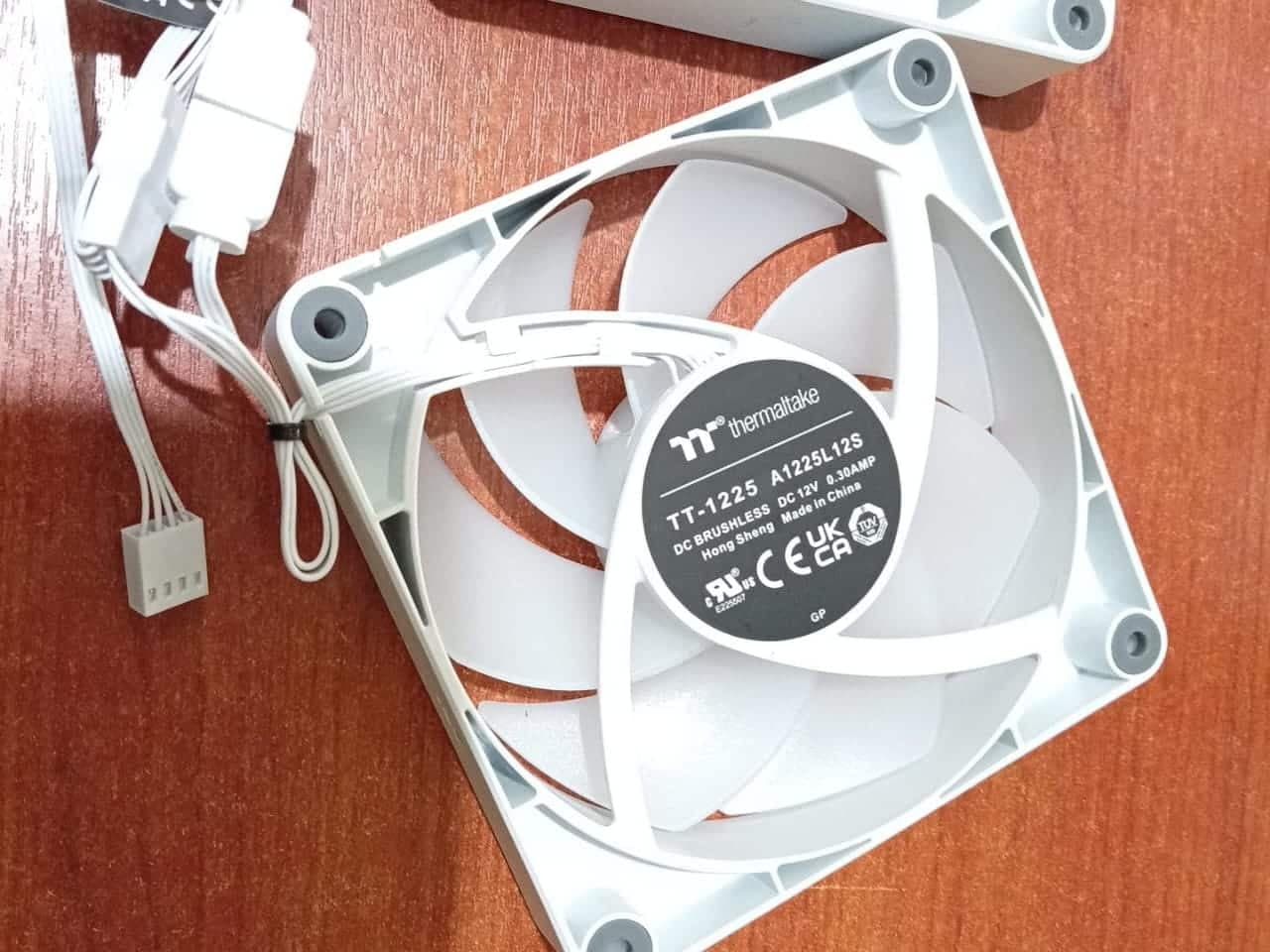 Kit 3 unidades - Ventiladores Thermaltake TT‑1225 (A1225L12S) 12 V 0,30 A – blanco (nuevo sin caja) — imagen 2
