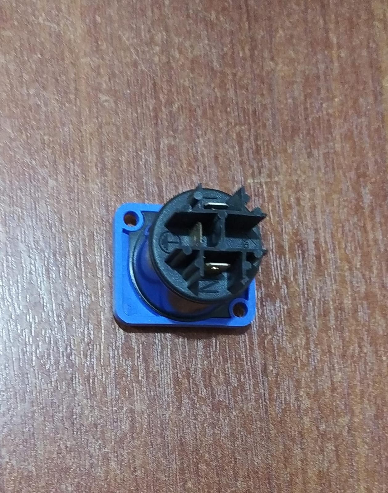 Conector Powercon NAC3FCA NEUTRIK Hembra - Image 4