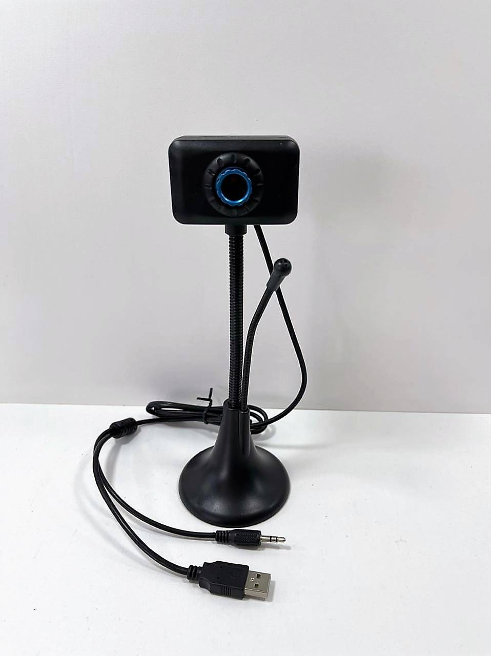 camara-web-usb-con-pedestal-microfono-480p-idkmanager-2.jpeg