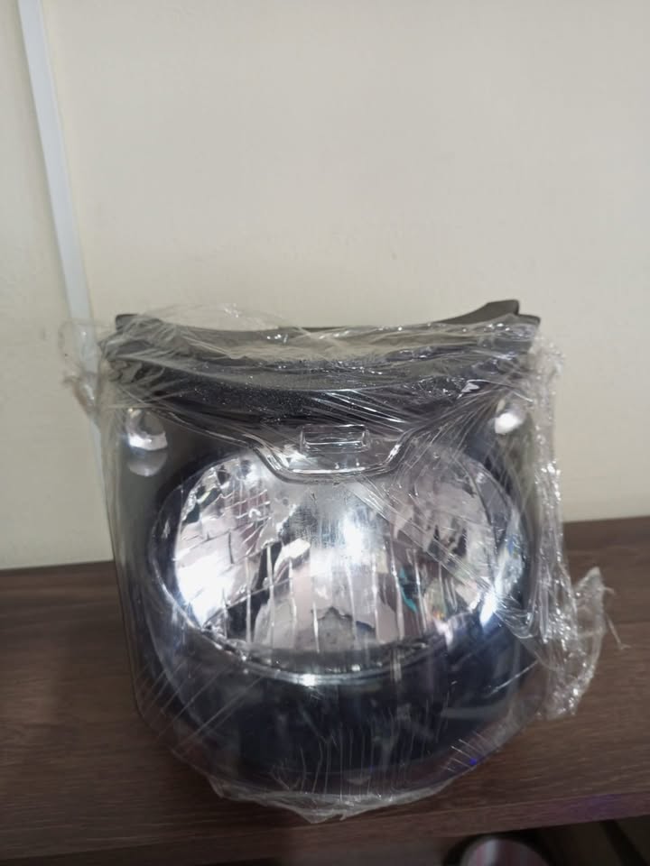 Faro de motor pulsar | 180 / 220 | DTS | NUEVO | SIN FOCO