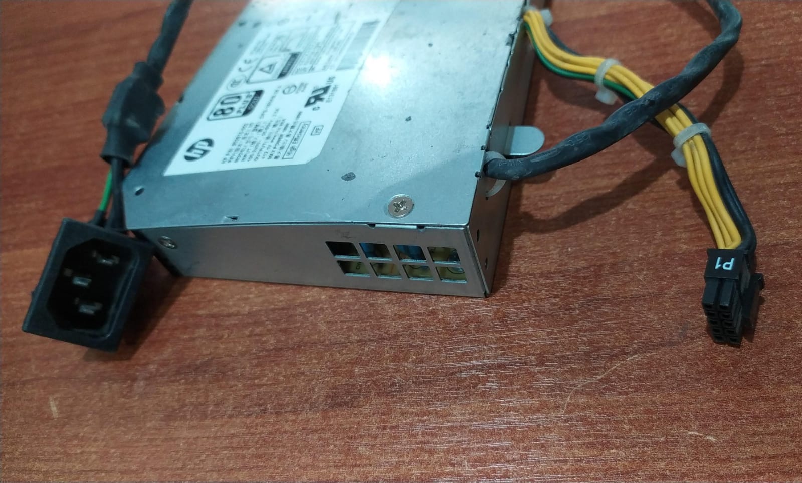 Fuente de Poder HP DPS-180AB-28 A 180W 80 PLUS GOLD para EliteOne 800 G3 - Image 3