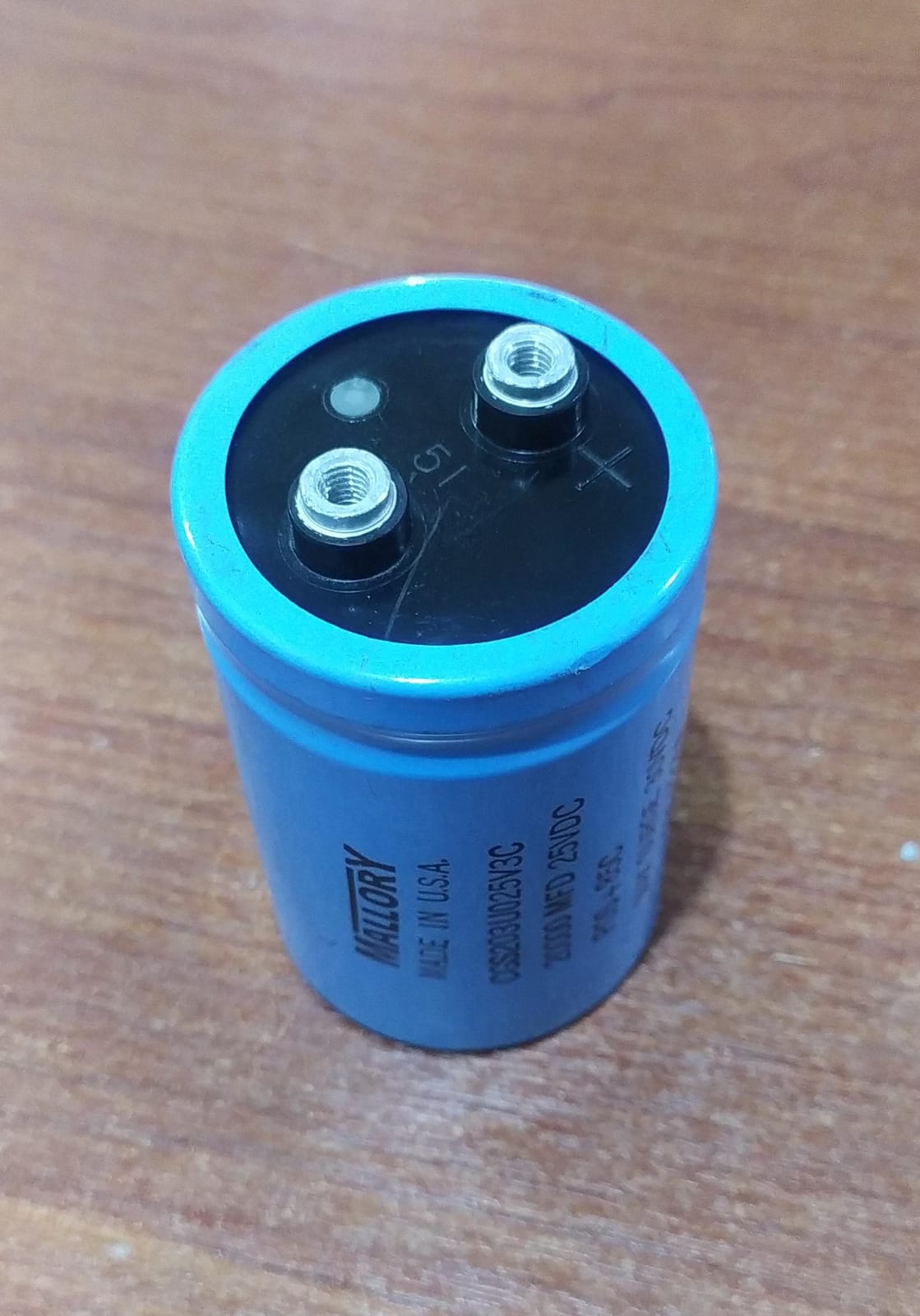 Condensador Electrolítico Mallory CGS203U025V3C 20000uF 25VDC positivo +85°C Máxima Sobrecarga30VDC