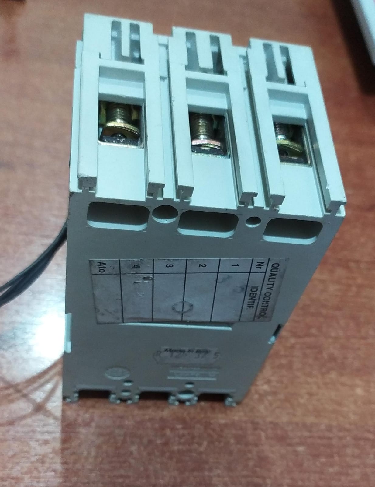 Disyuntor ABB T1B160 125 A / 160 A Tmax – IEC 60947‑2 – Seminuevo - Image 3