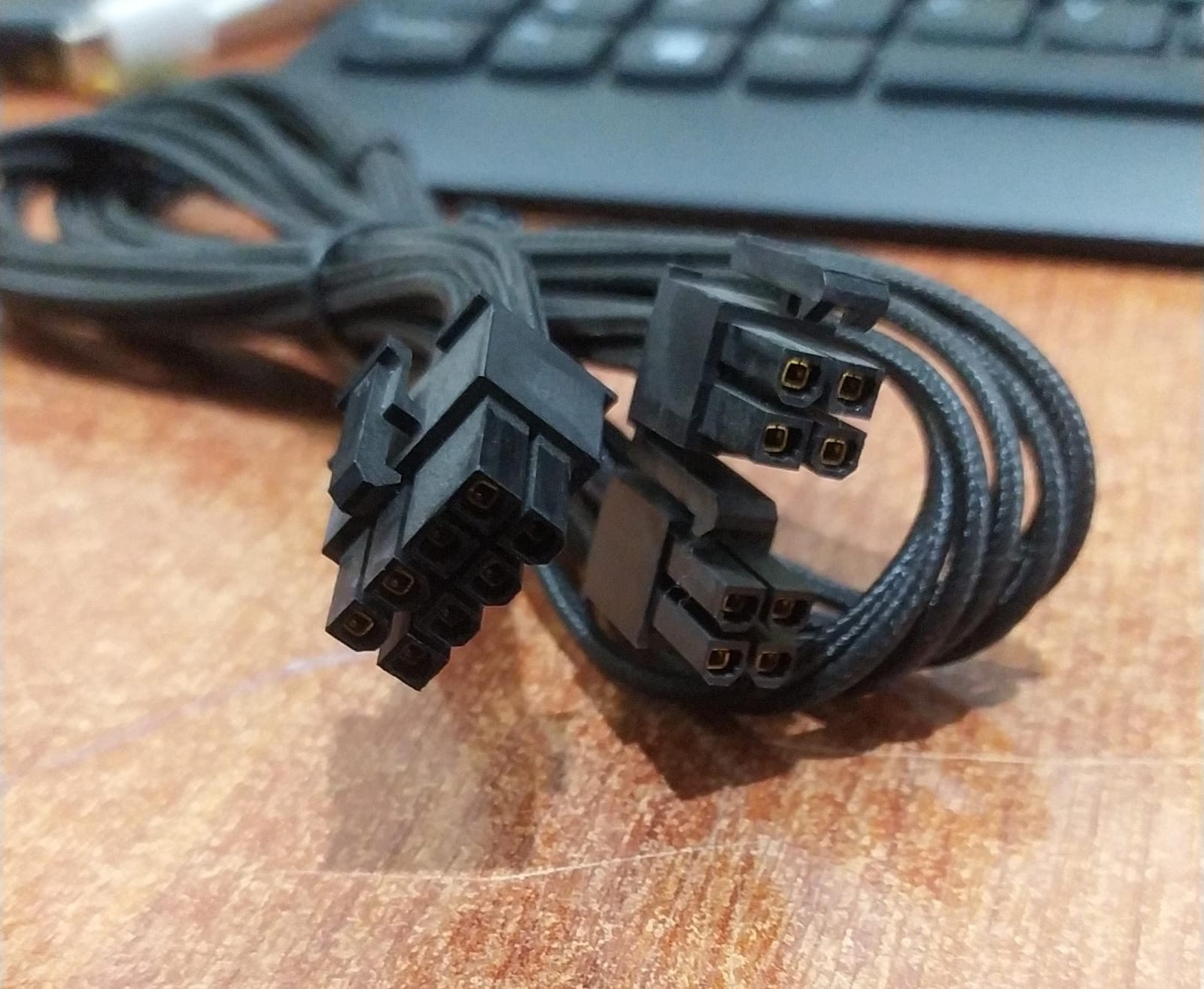 Cable alimentación PCIe 8 pines a 2×(4+4) pines – Modular – Nuevo – CPU EPS - Image 4