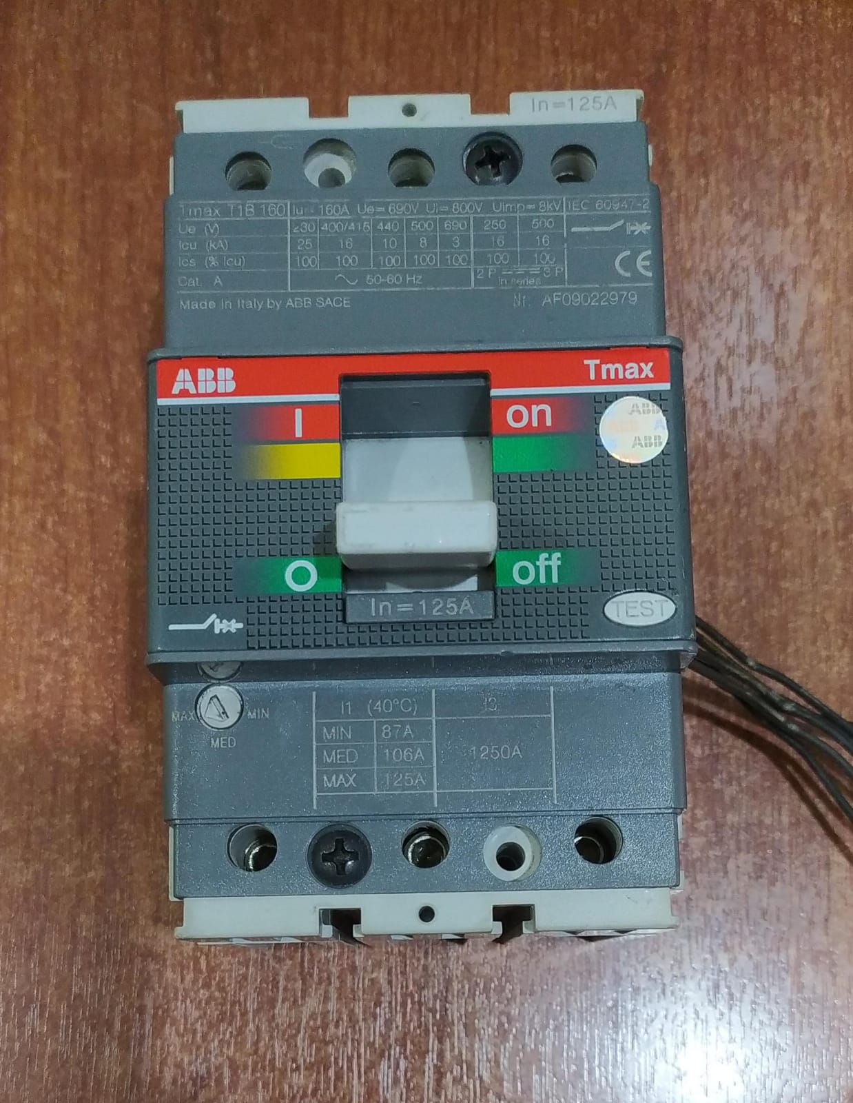 Disyuntor ABB T1B160 125 A / 160 A Tmax – IEC 60947‑2 – Seminuevo