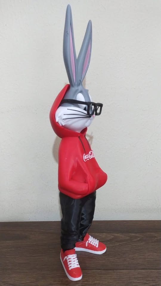 Figura de Bugs Bunny Urbano Impreso 3D (altura 35cm) - Image 4