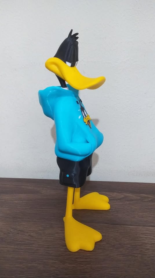 Figura de Pato Lucas Urbano Impreso 3D (altura 28cm) - Image 4