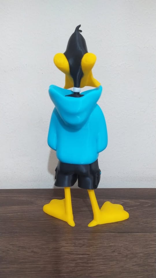 Figura de Pato Lucas Urbano Impreso 3D (altura 28cm) - Image 3