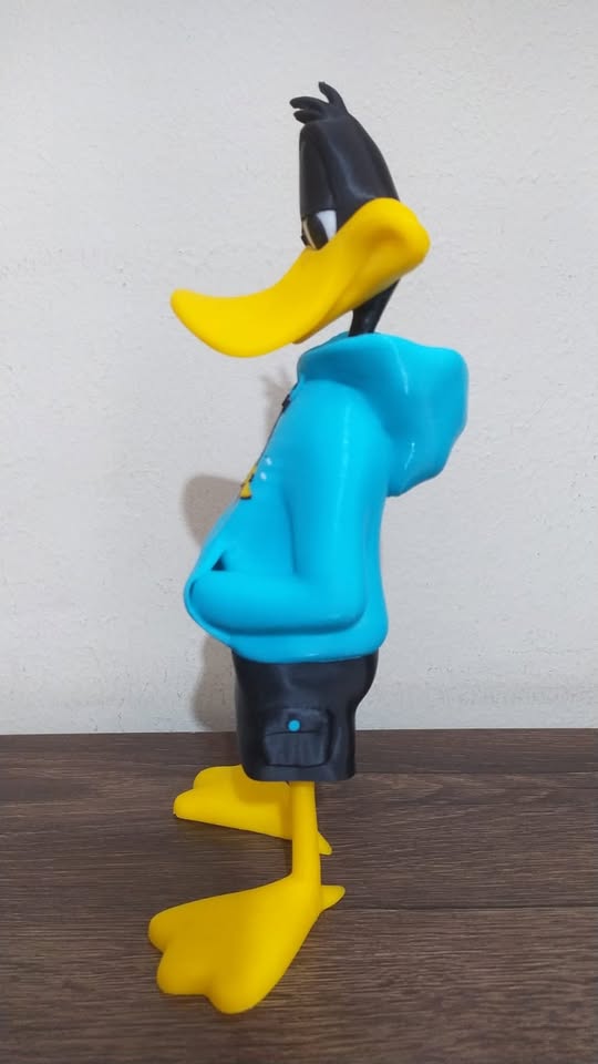 Figura de Pato Lucas Urbano Impreso 3D (altura 28cm) - Image 2