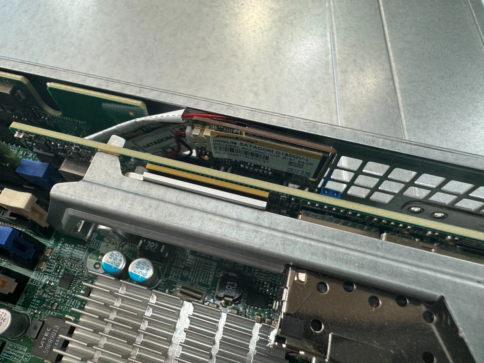 Servidor BLADE Nutanix NX‑3x50 X9DRT‑HF+ 8×E5‑2620 | 512 GB RAM | SATA DOM 64 GB | NIC 10 Gbps - Image 3