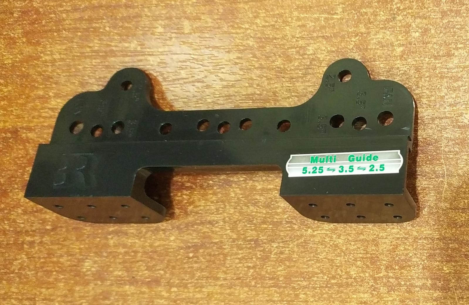 Adaptador Caddy BR Multi Guide 5.25⇄3.5⇄2.5 para gabinetes PC