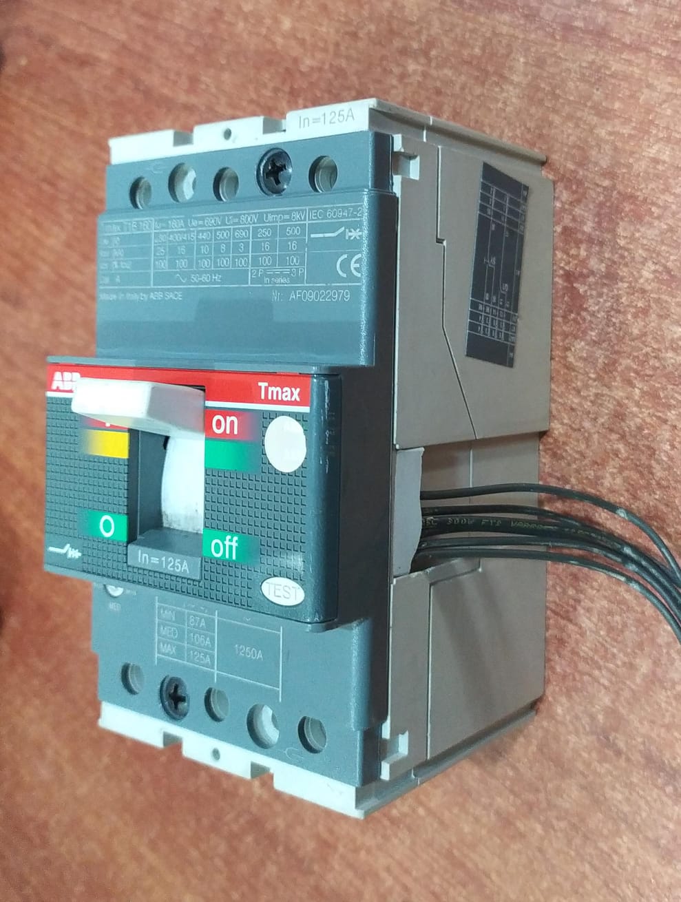 Disyuntor ABB T1B160 125 A / 160 A Tmax – IEC 60947‑2 – Seminuevo - Image 4