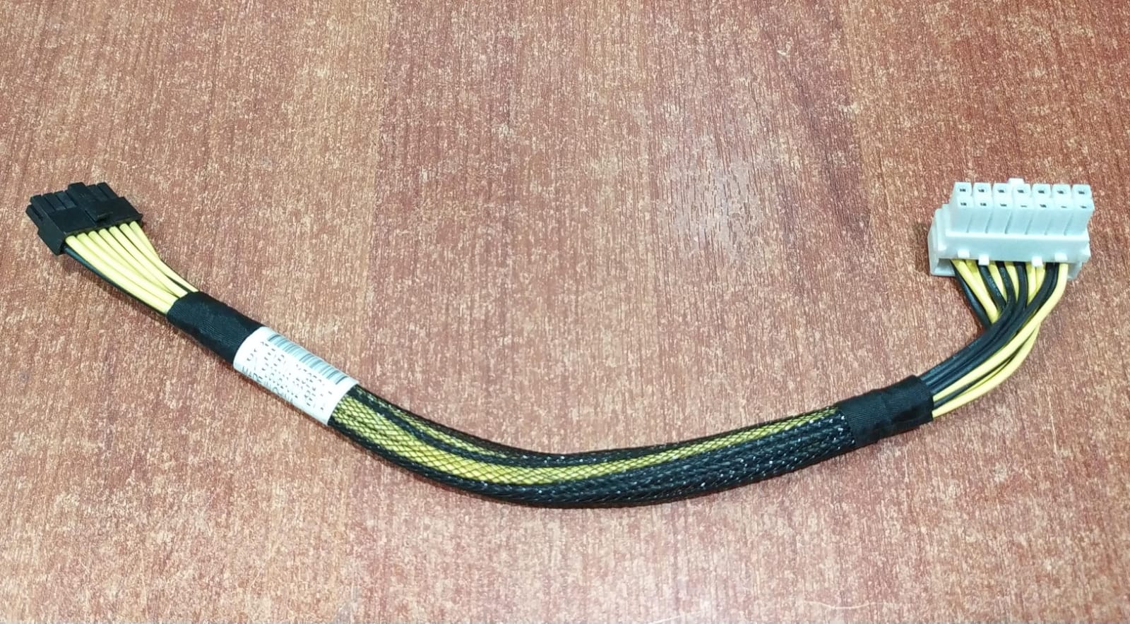 Cable de distribución de energía HPE ProLiant DL20 Gen10 (P06062‑002) – seminuevo