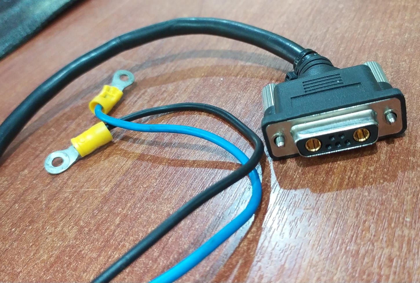 Cable ZTE BBU 8200/8300 – 48 V DC – DB-4W2 Hembra – 5 pines – 40 cm - Image 2