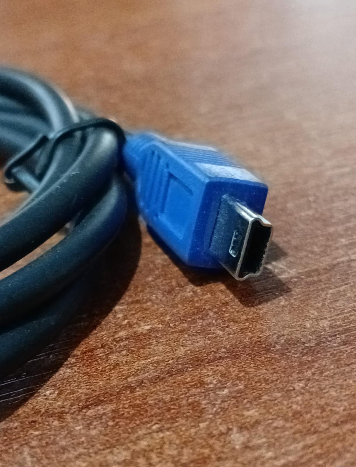 Cable USB A a Mini USB B 5 Pines 1m Seminuevo (Transferencia Datos/Carga) - Image 3