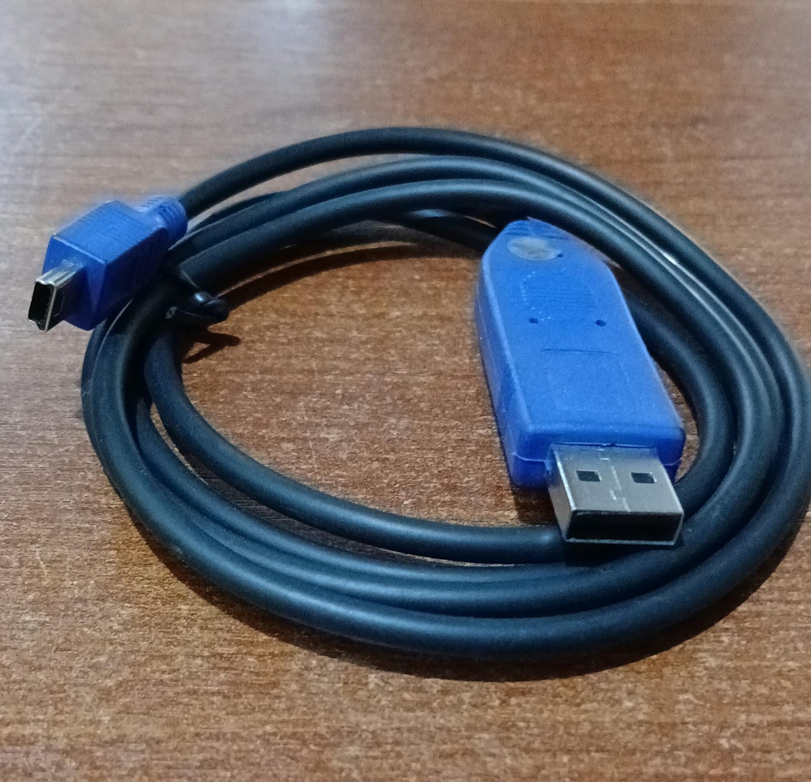 Cable USB A a Mini USB B 5 Pines 1m Seminuevo (Transferencia Datos/Carga)