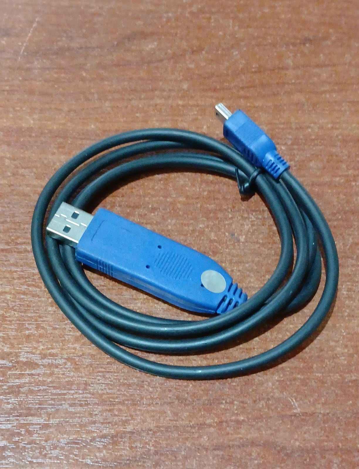 Cable USB A a Mini USB B 5 Pines 1m Seminuevo (Transferencia Datos/Carga) - Image 2