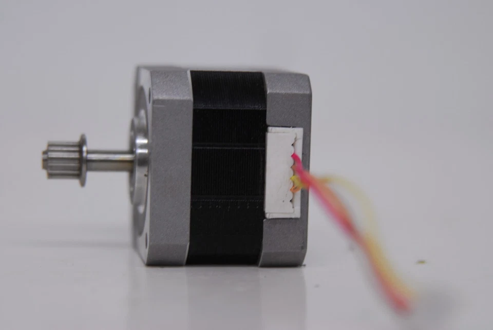 Motor Paso a Paso Shinano Kenshi STP 43D1034 19Z24G 12V 1.8° 4 Hilos NEMA 17 CNC Impresoras 3D
