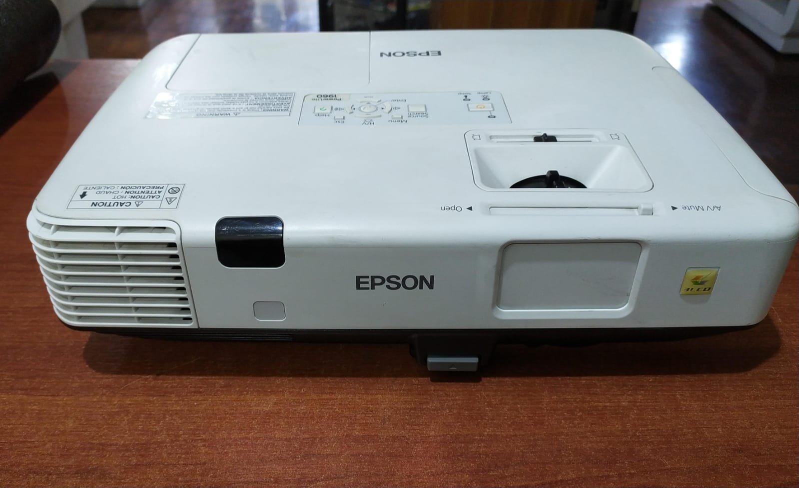 Proyector Epson PowerLite 1960 XGA 5000 lúmenes – Ideal para reuniones y aulas