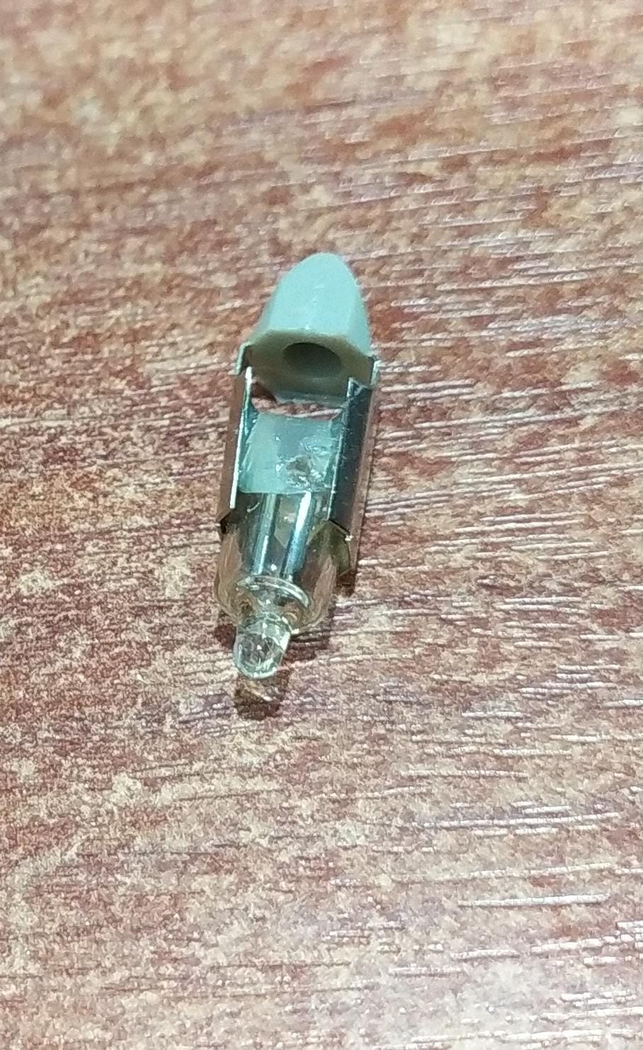 Minilámpara Halógena Piloto Indicadora con Base Metálica Roja (Voltaje Desconocido) - Image 2