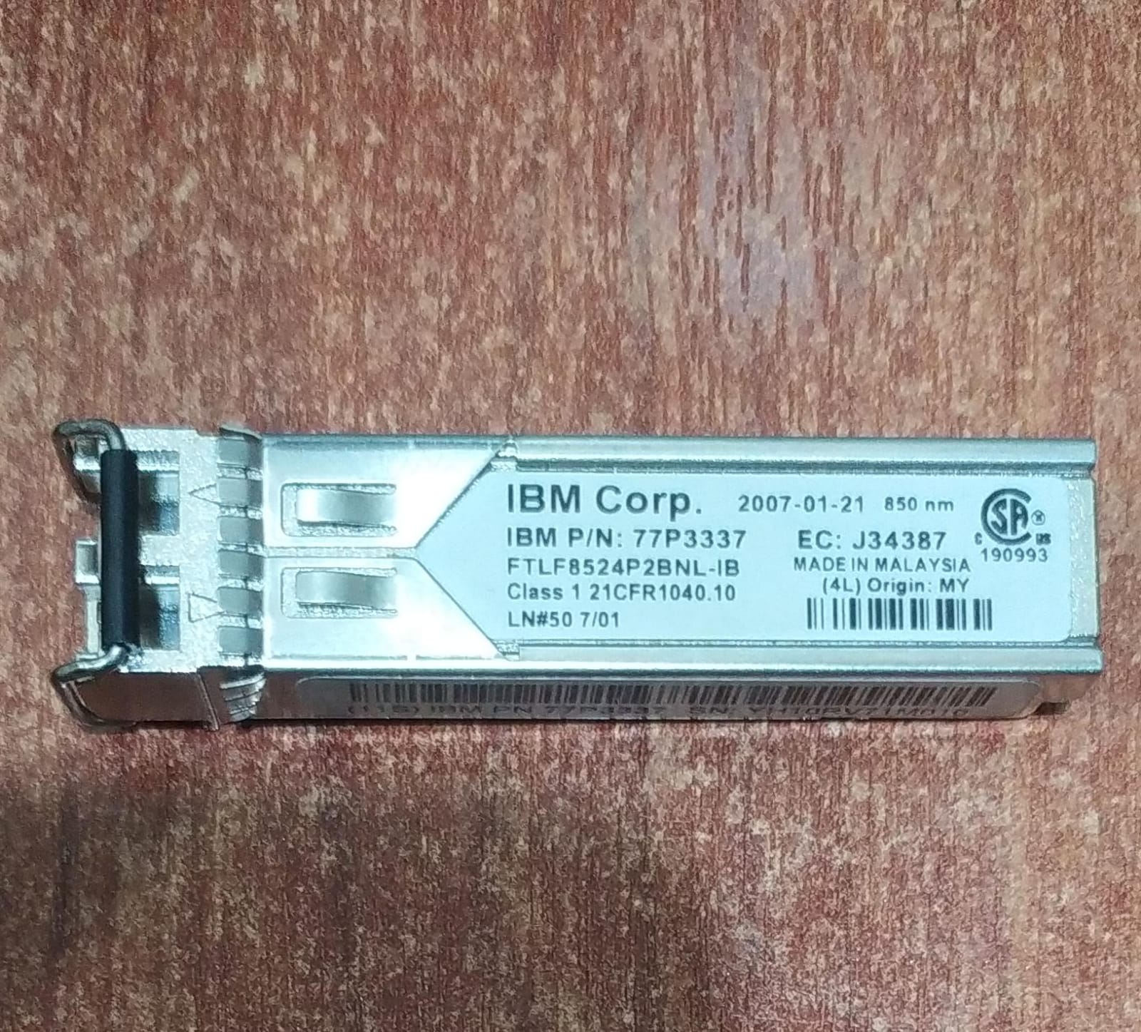 Módulo SFP 4 Gb IBM 77P3337 / FTLF8524P2BNL‑IB 850 nm (seminuevo) - Image 2