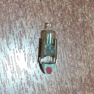 Minilámpara Halógena Piloto Indicadora con Base Metálica Roja (Voltaje Desconocido)