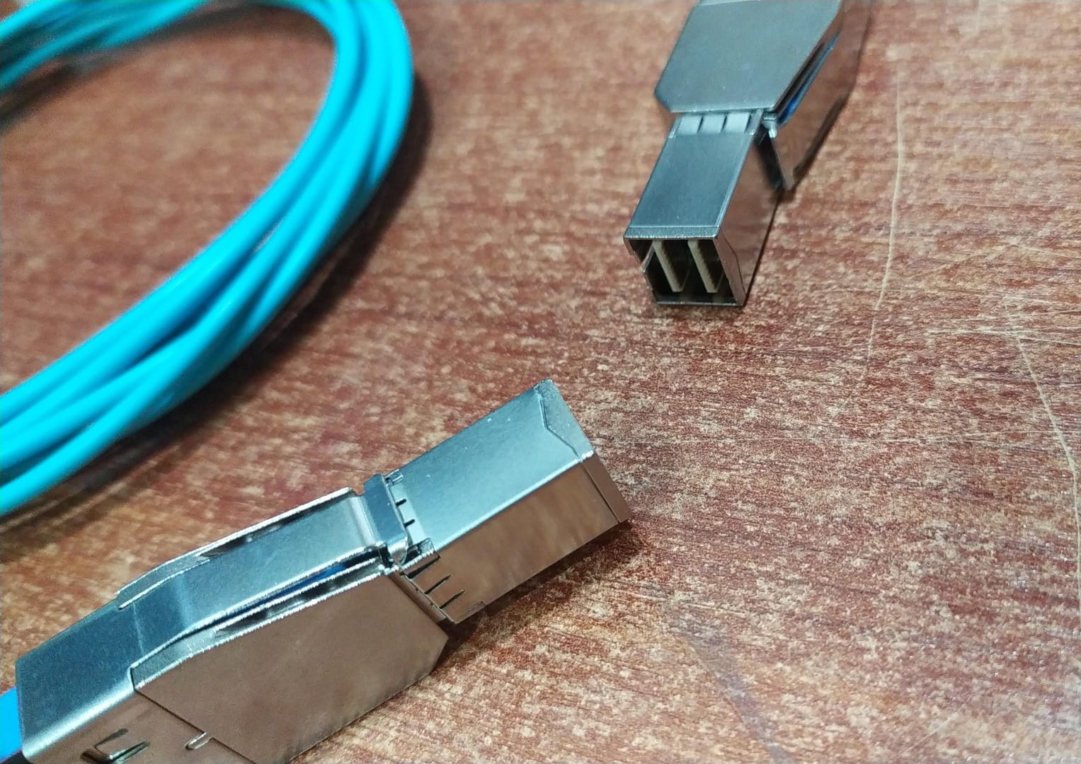 Cable Mini SAS HD AOC JPC P5300FC0003M‑1 3M 12Gbps OM3 (Oracle P7348776) Para SAS 3.0 - Image 2