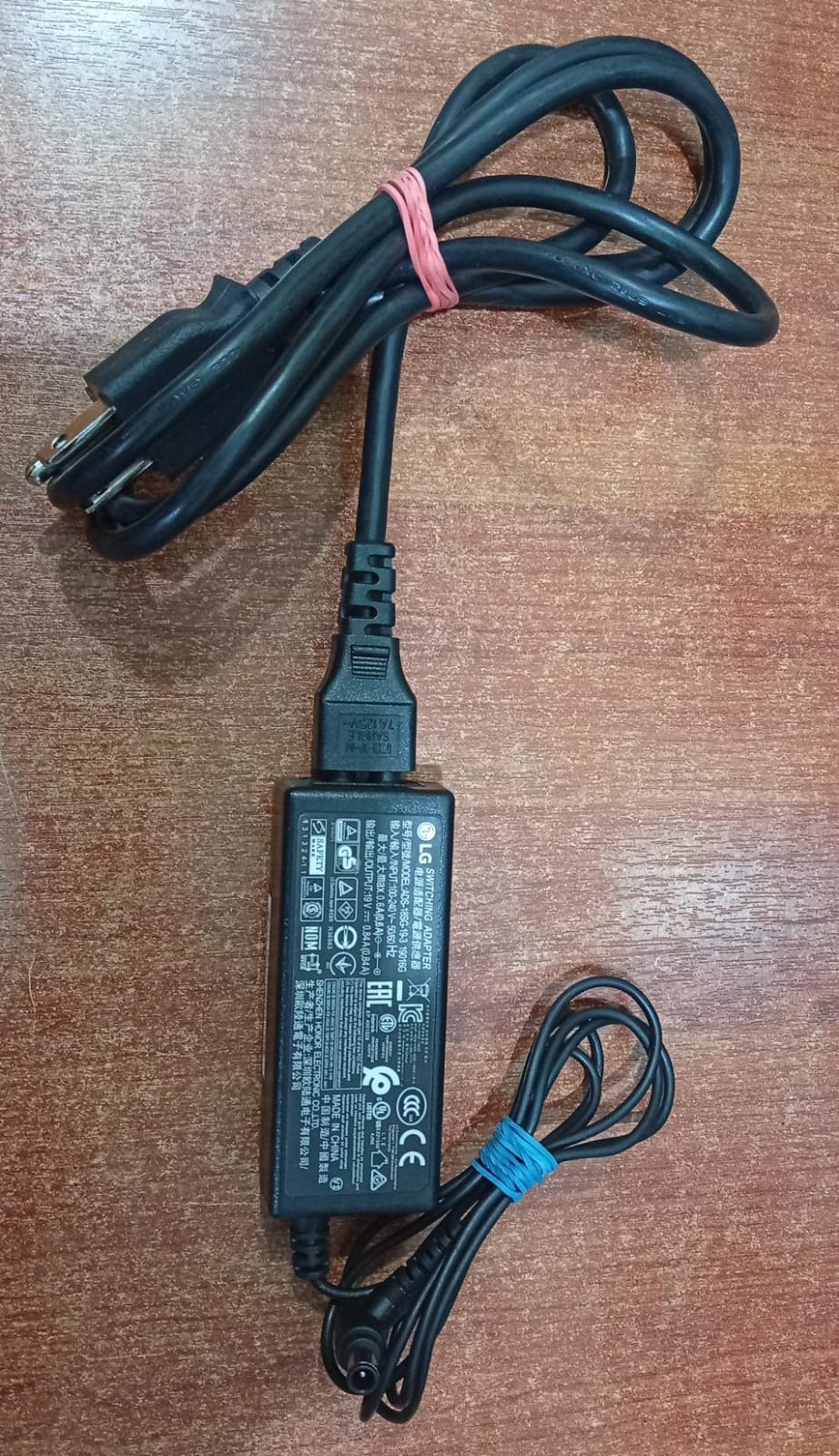 Adaptador de Corriente LG ADS‑18SG‑19‑3 19 V 0.84 A (Compatible Monitores LG)