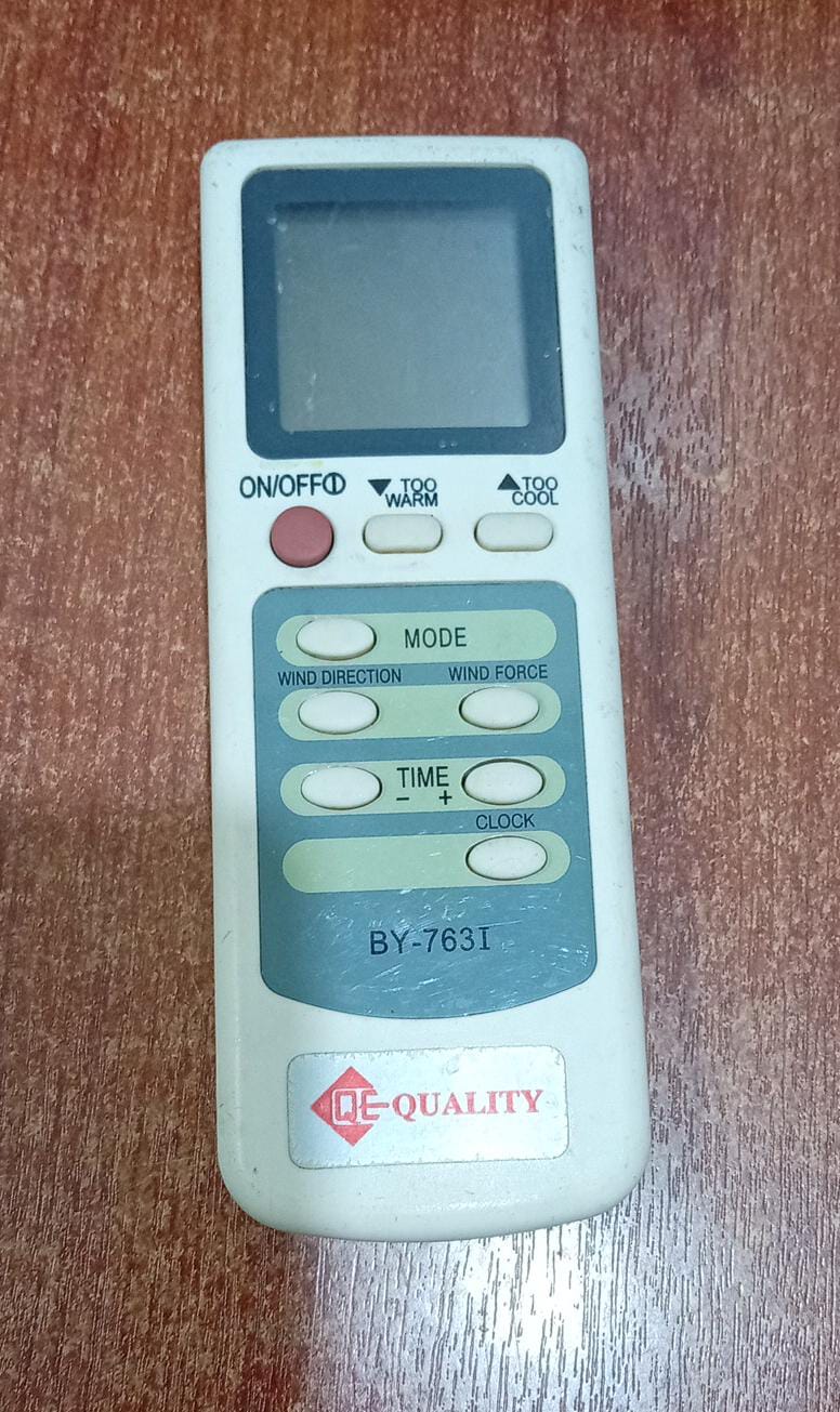 Control remoto aire acondicionado GENÉRICO BY‑7631 (usado, sin tapa baterías)