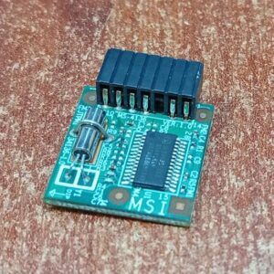 Módulo TPM “APCB M3 / D33008 / E230435” — Seminuevo para placa madre