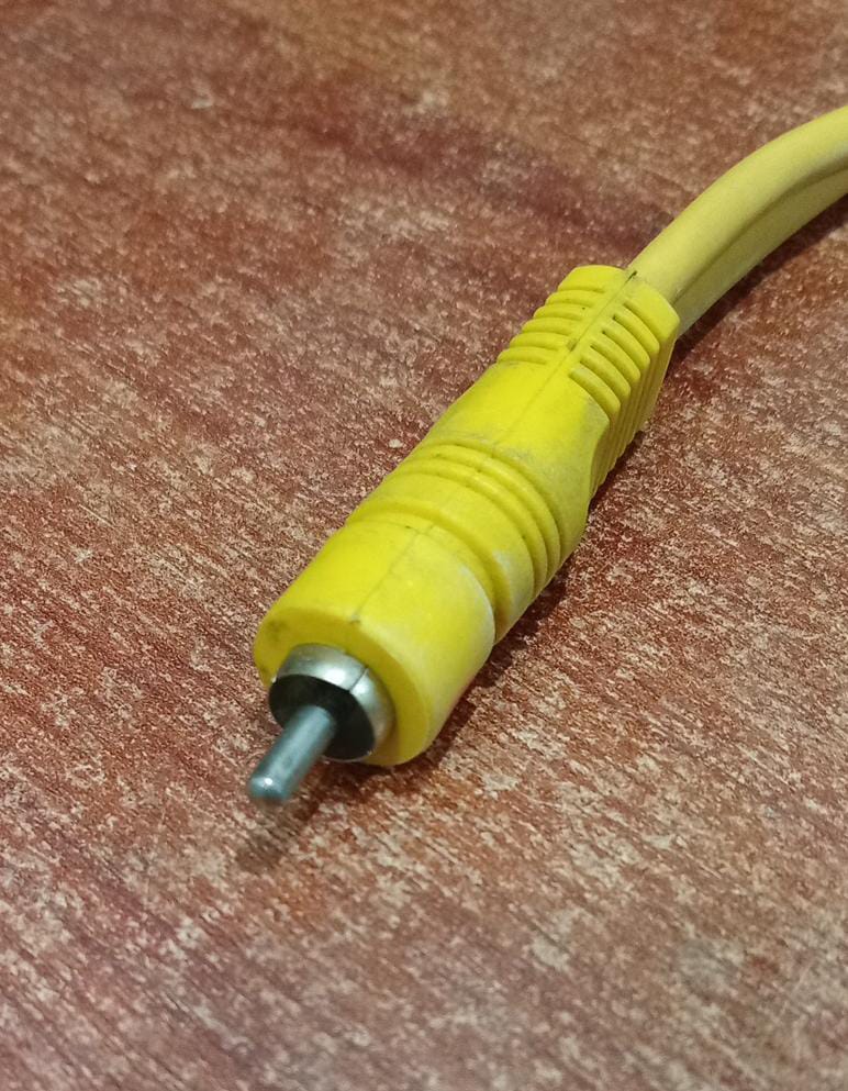 Cable Duplicador RCA Macho a 2 RCA Hembra – Amarillo (video‑compuesto/audio) - Image 2