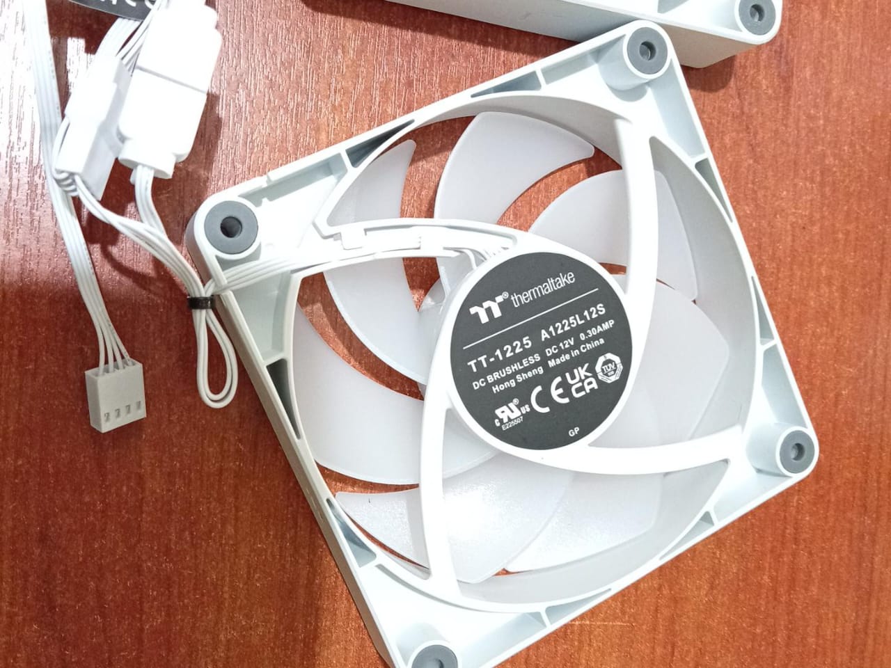 Kit 3 unidades - Ventiladores Thermaltake TT‑1225 (A1225L12S) 12 V 0,30 A – blanco (nuevo sin caja) - Image 2