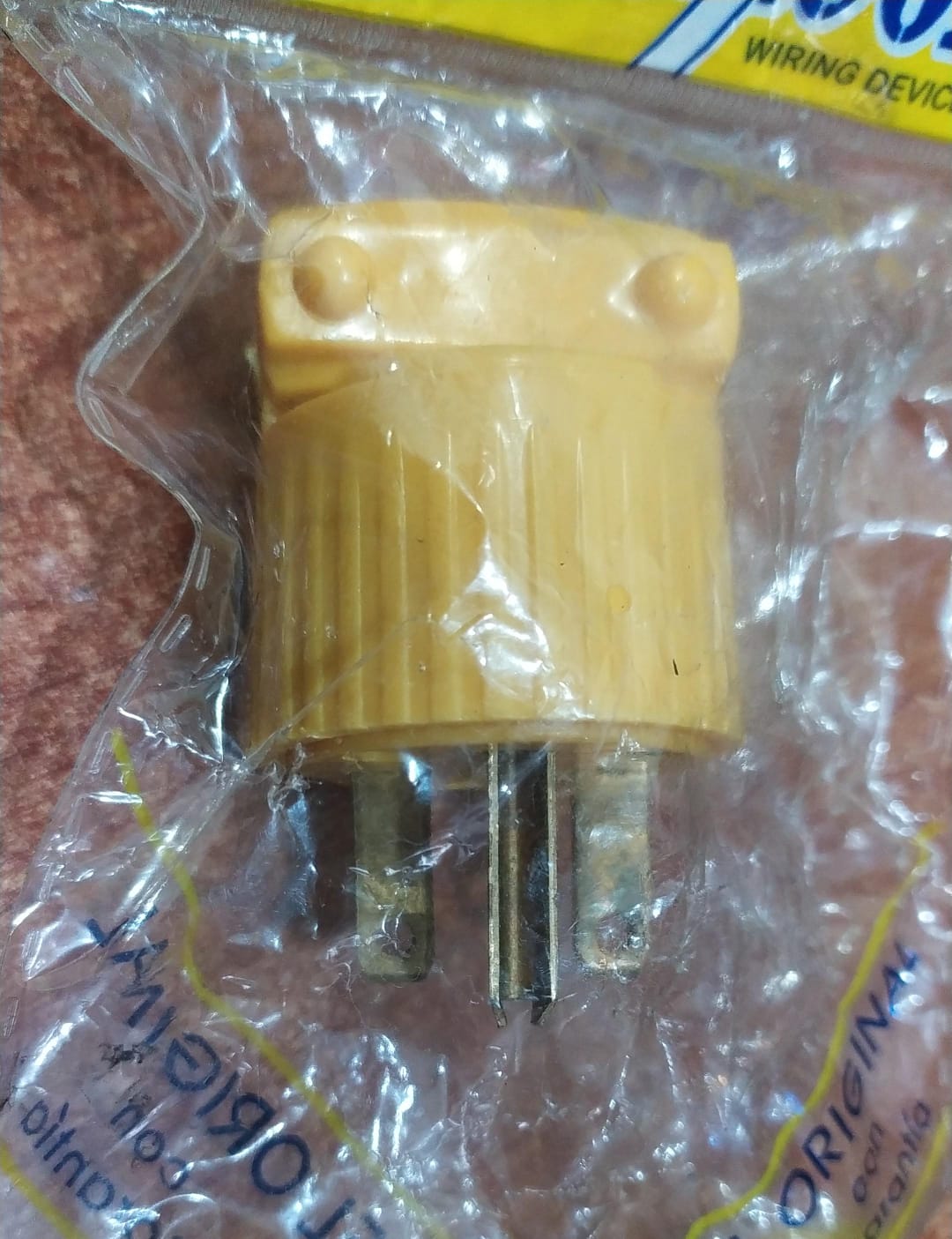 Conector macho 15A 250V USA Falcon / Industrial en vinilo