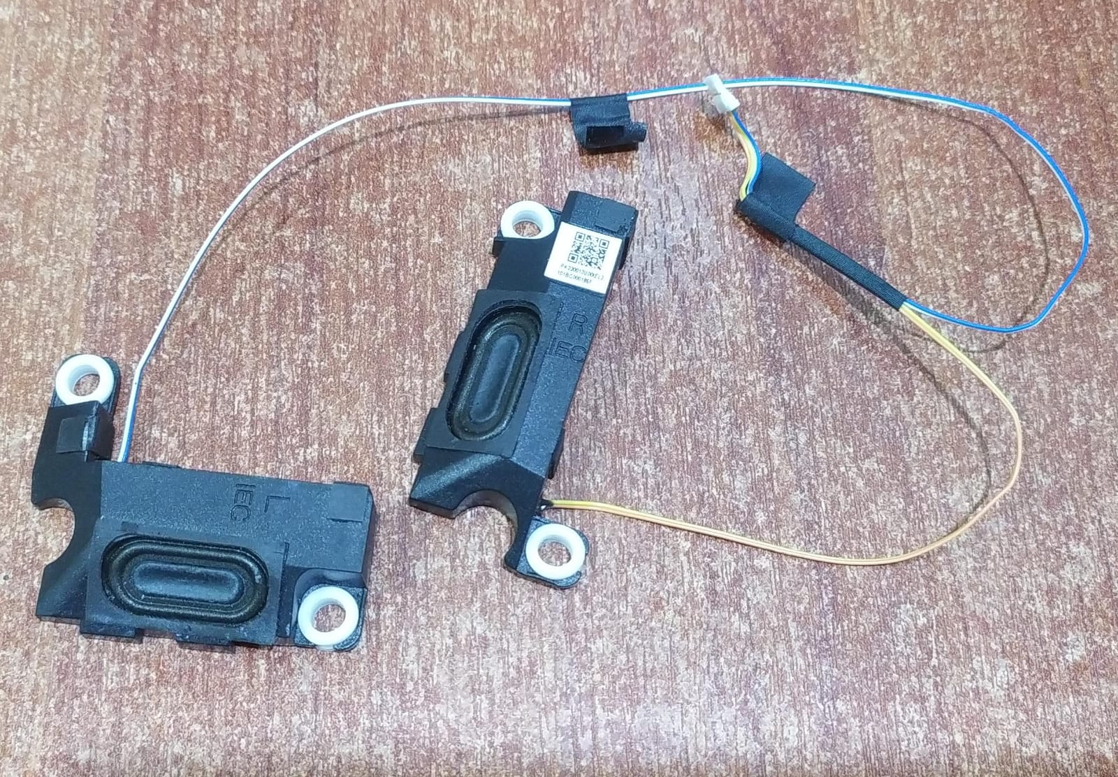 Parlante interno Lenovo PK230013U00 para IdeaPad Gaming 3-15IHU6 / 15ACH6 (par OEM) — seminuevo - Image 3