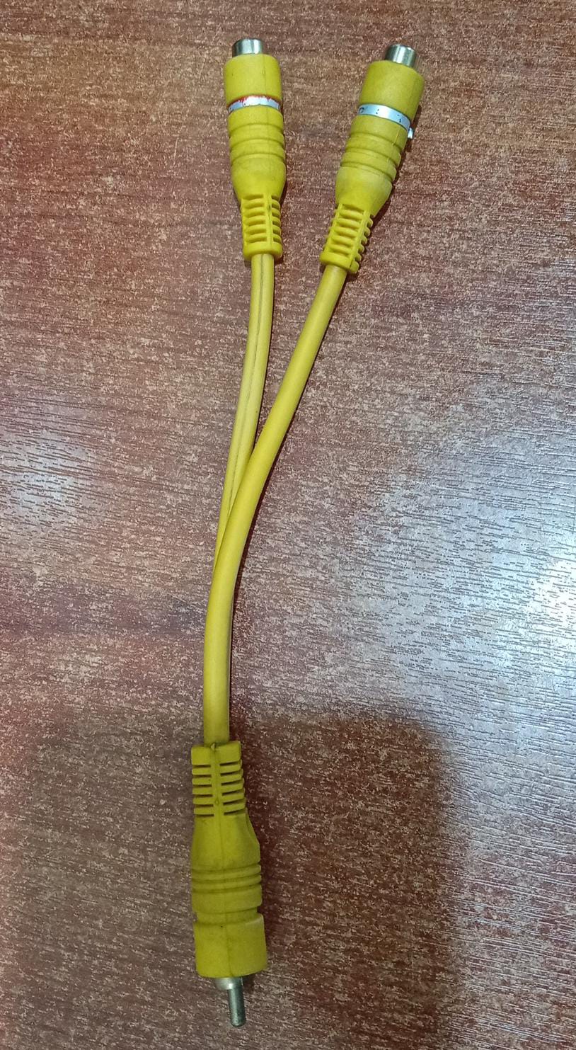 Cable Duplicador RCA Macho a 2 RCA Hembra – Amarillo (video‑compuesto/audio)