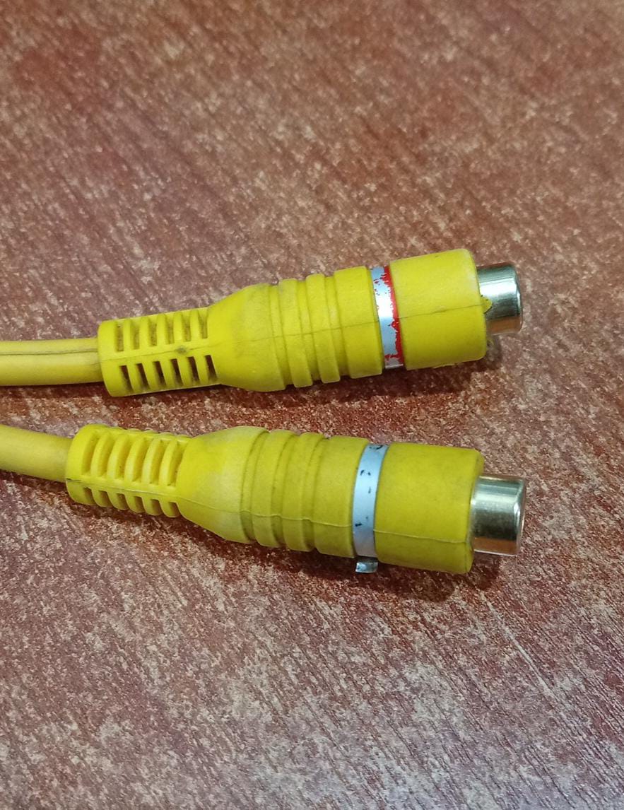Cable Duplicador RCA Macho a 2 RCA Hembra – Amarillo (video‑compuesto/audio) - Image 4