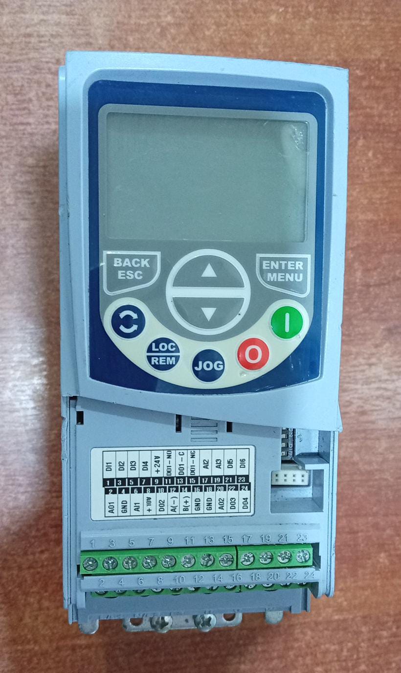 Variador de Frecuencia WEG CFW500A02P6S2NB20H00 0.75 HP 200‑240 V 2.6A Usado