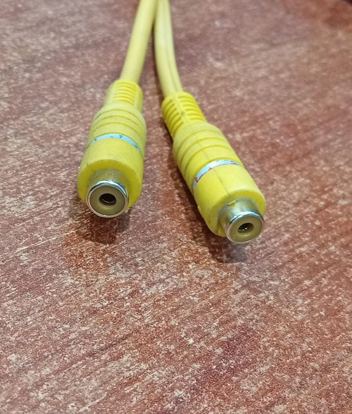 Cable Duplicador RCA Macho a 2 RCA Hembra – Amarillo (video‑compuesto/audio) - Image 3