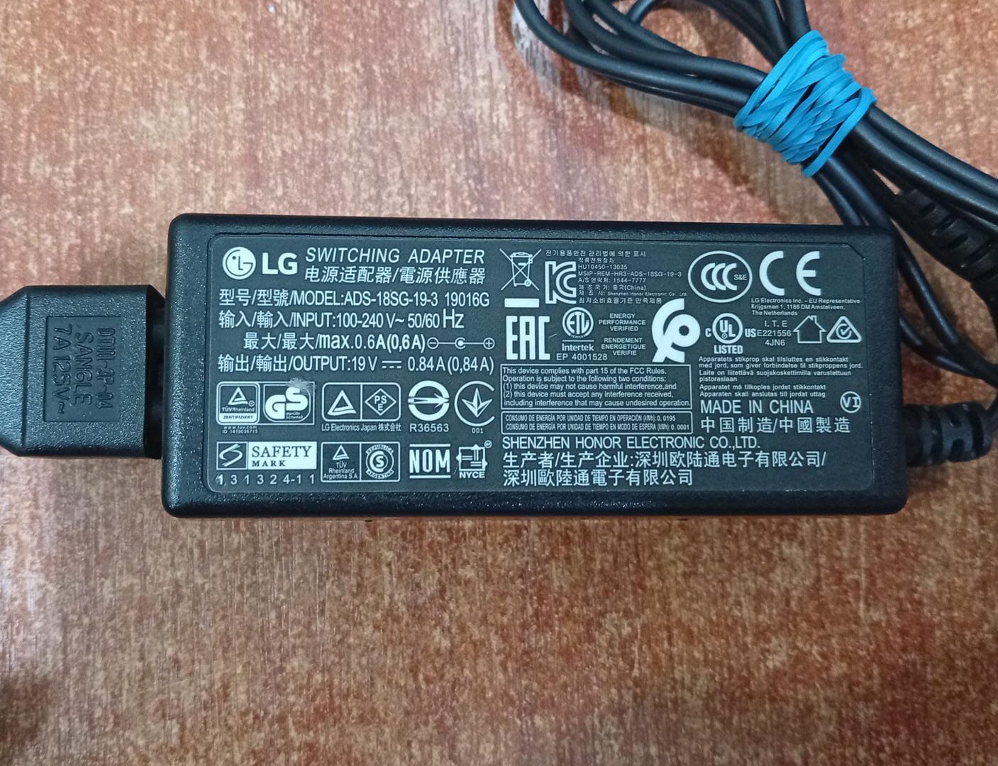 Adaptador de Corriente LG ADS‑18SG‑19‑3 19 V 0.84 A (Compatible Monitores LG) - Image 2