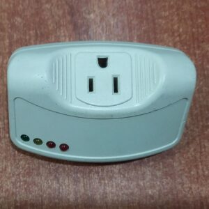 Protector de voltaje / supresor WS‑36300 10 A con retardo 3 min (usado)