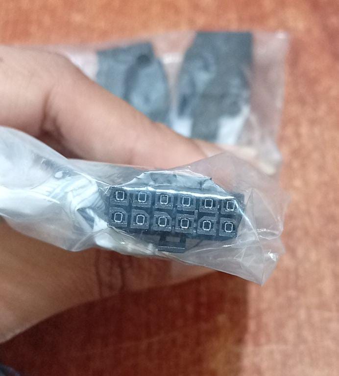 Cable adaptador original NVIDIA 12 pines a 2× 8 pines PCIe GPU (modelo 12CF1-PW28-12R) - Image 2