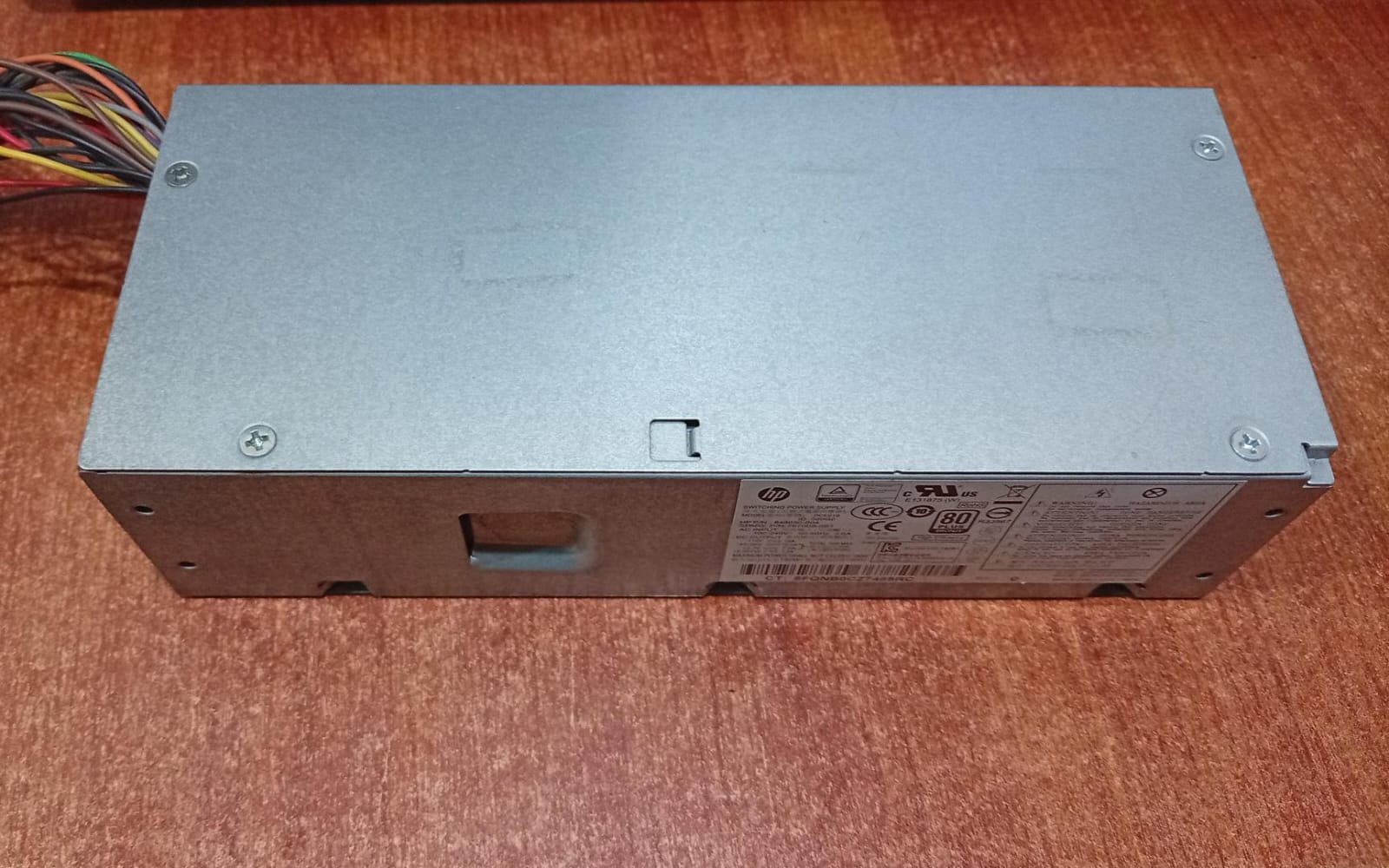 Fuente de poder HP PCE019 180 W 80+ Bronze para HP ProDesk / Slimline – Seminuevo - Image 2