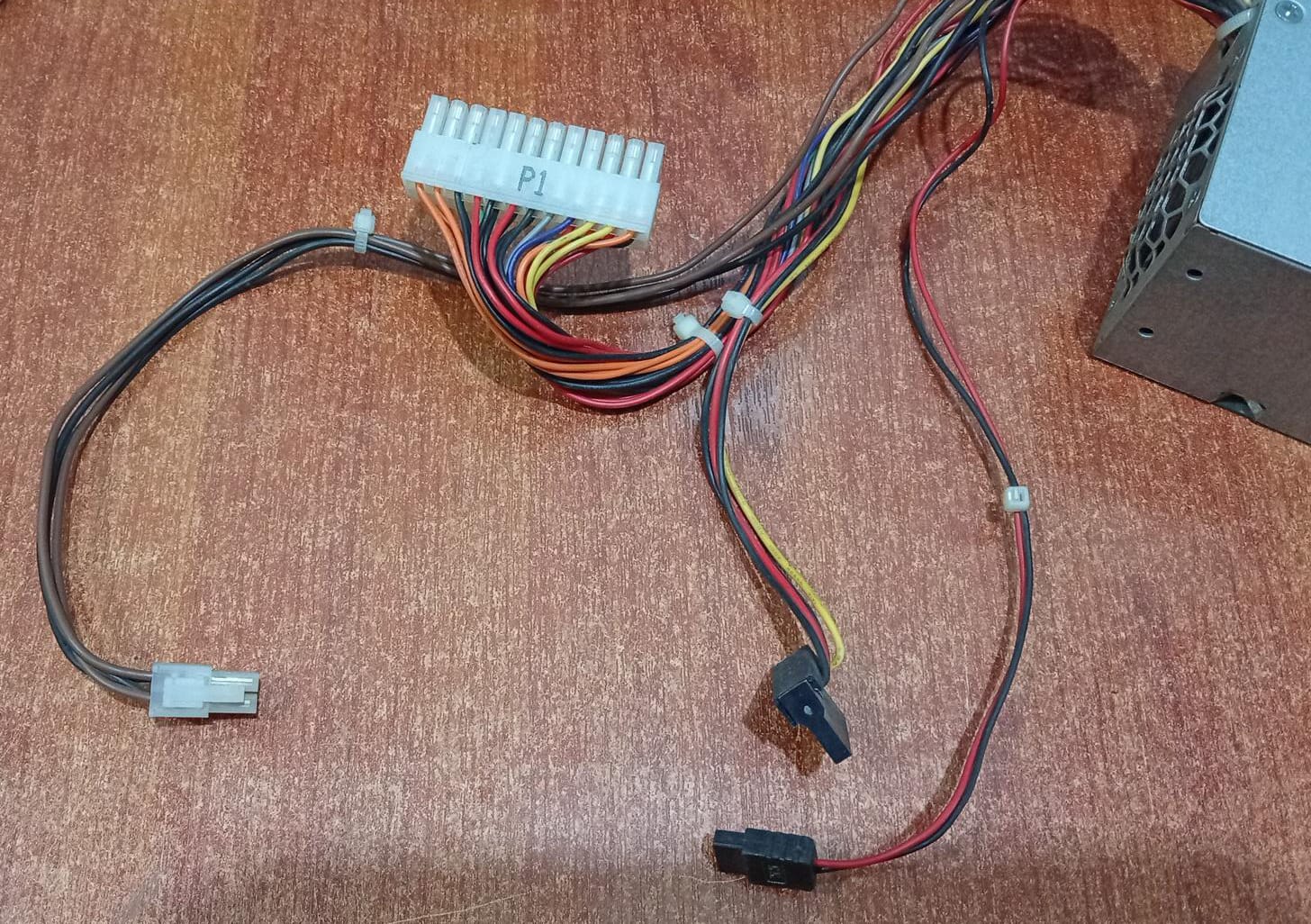 Fuente de poder HP PCE019 180 W 80+ Bronze para HP ProDesk / Slimline – Seminuevo - Image 3