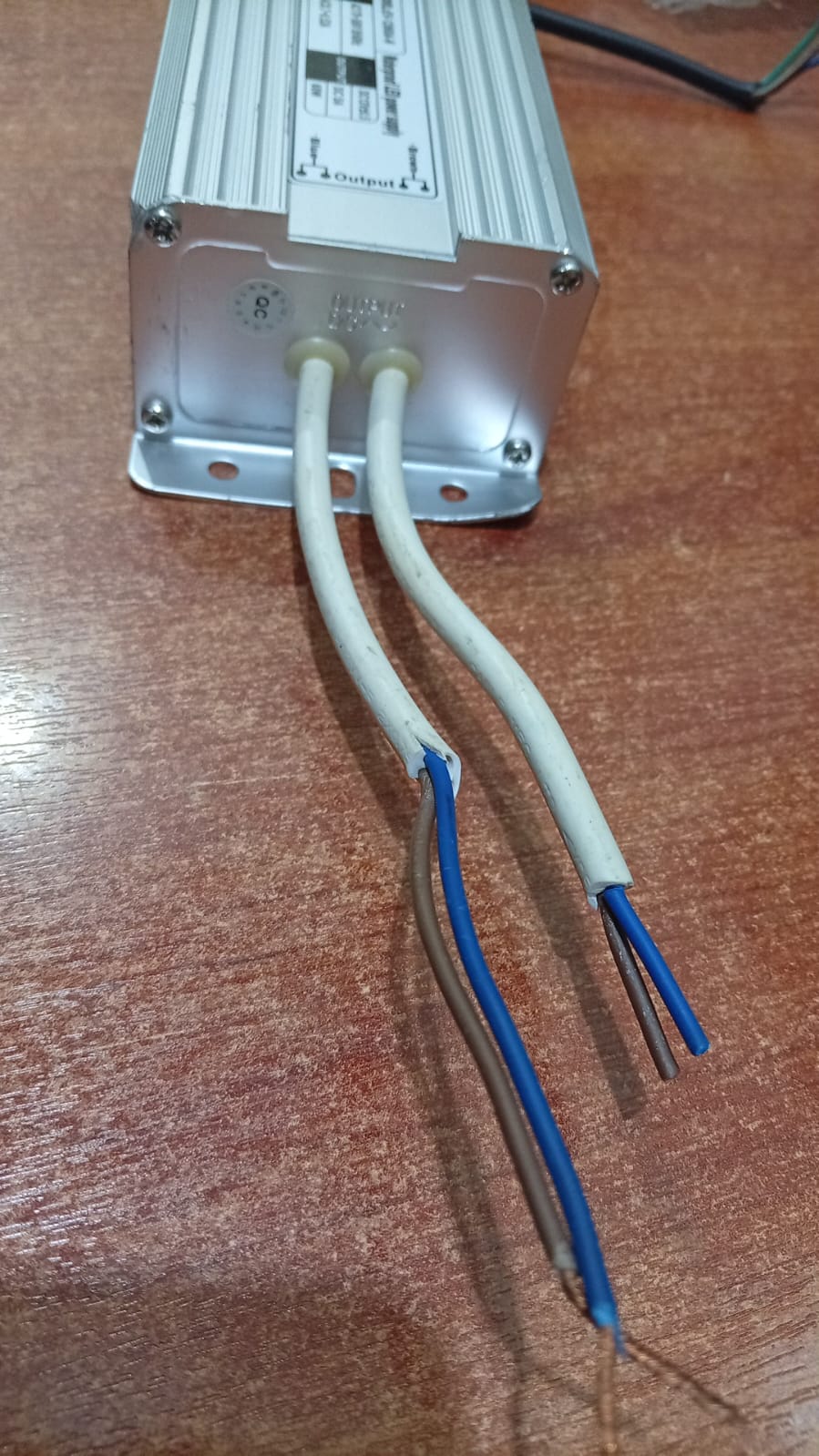 Fuente de Poder LED 12V 5A 60W IP67 | EV-12060A-N | a Prueba de Agua – Usada - Image 5