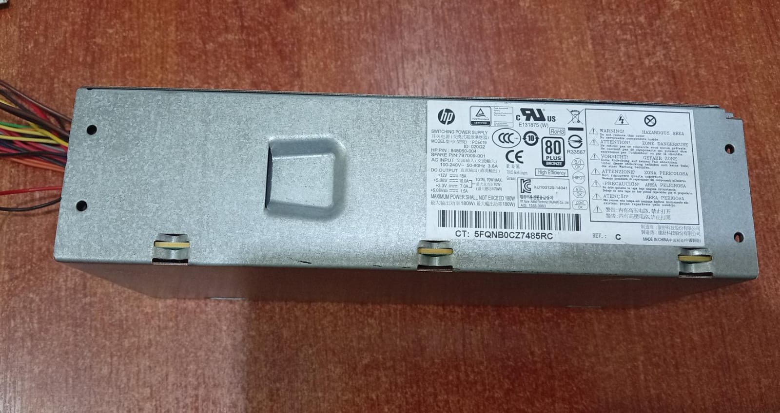 Fuente de poder HP PCE019 180 W 80+ Bronze para HP ProDesk / Slimline – Seminuevo