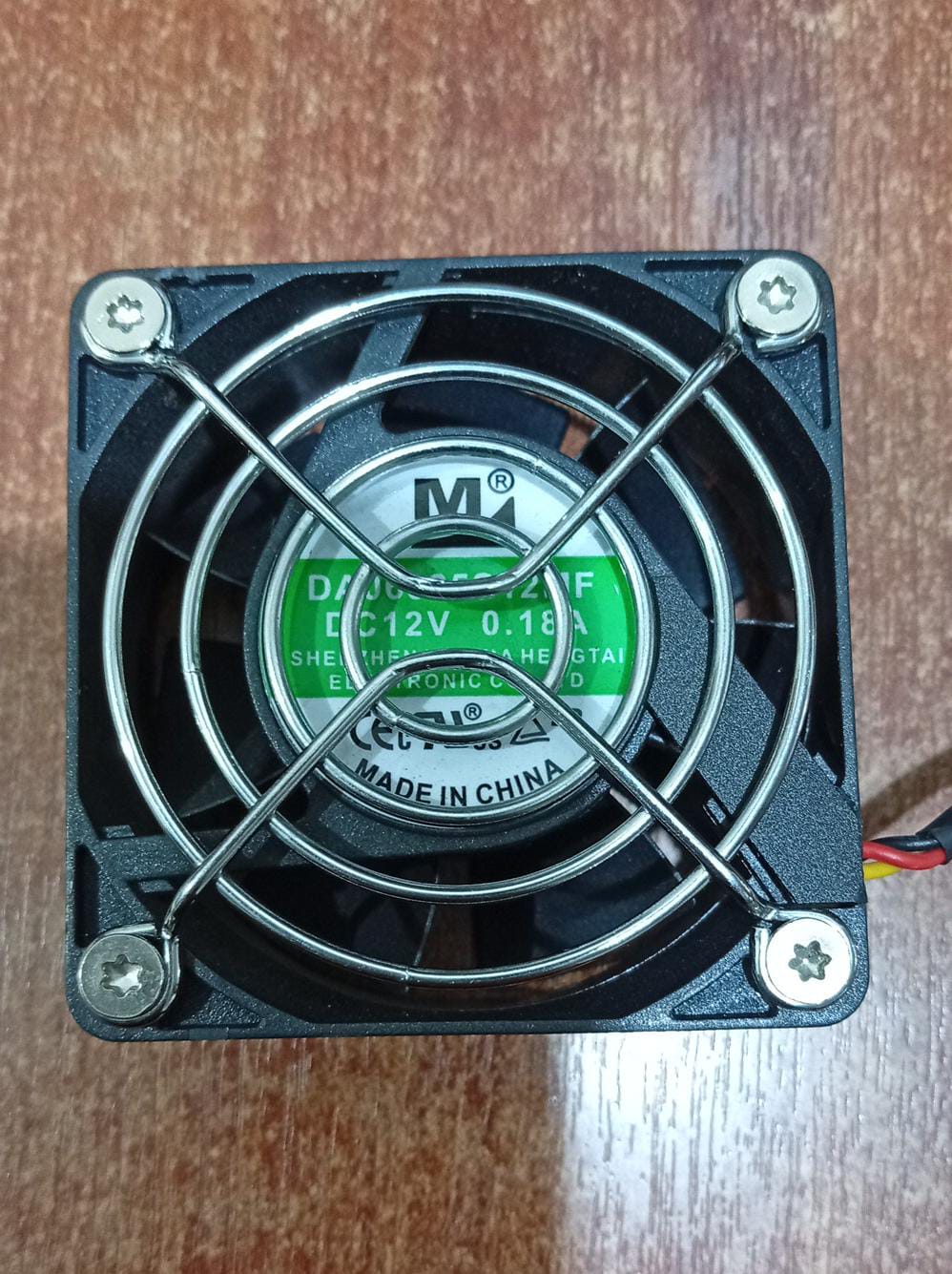 Ventilador 12V 0.18A M-FAN DA06025S12MF 60×60×25mm Seminuevo - Image 2