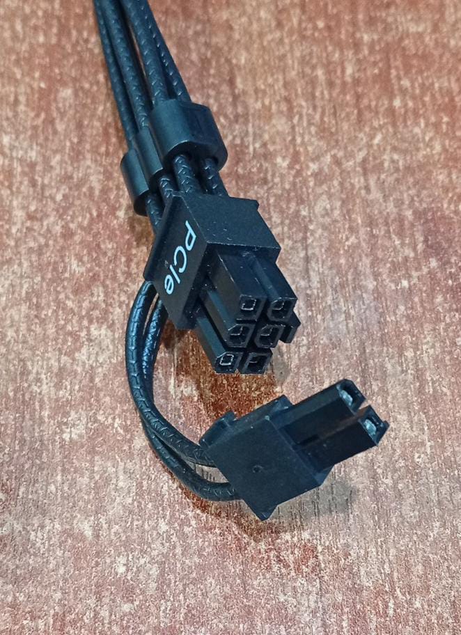Cable nuevo Corsair 12V‑2x6 / 12 pines → 2×(6+2) pines PCIe para PSU Corsair - Image 3
