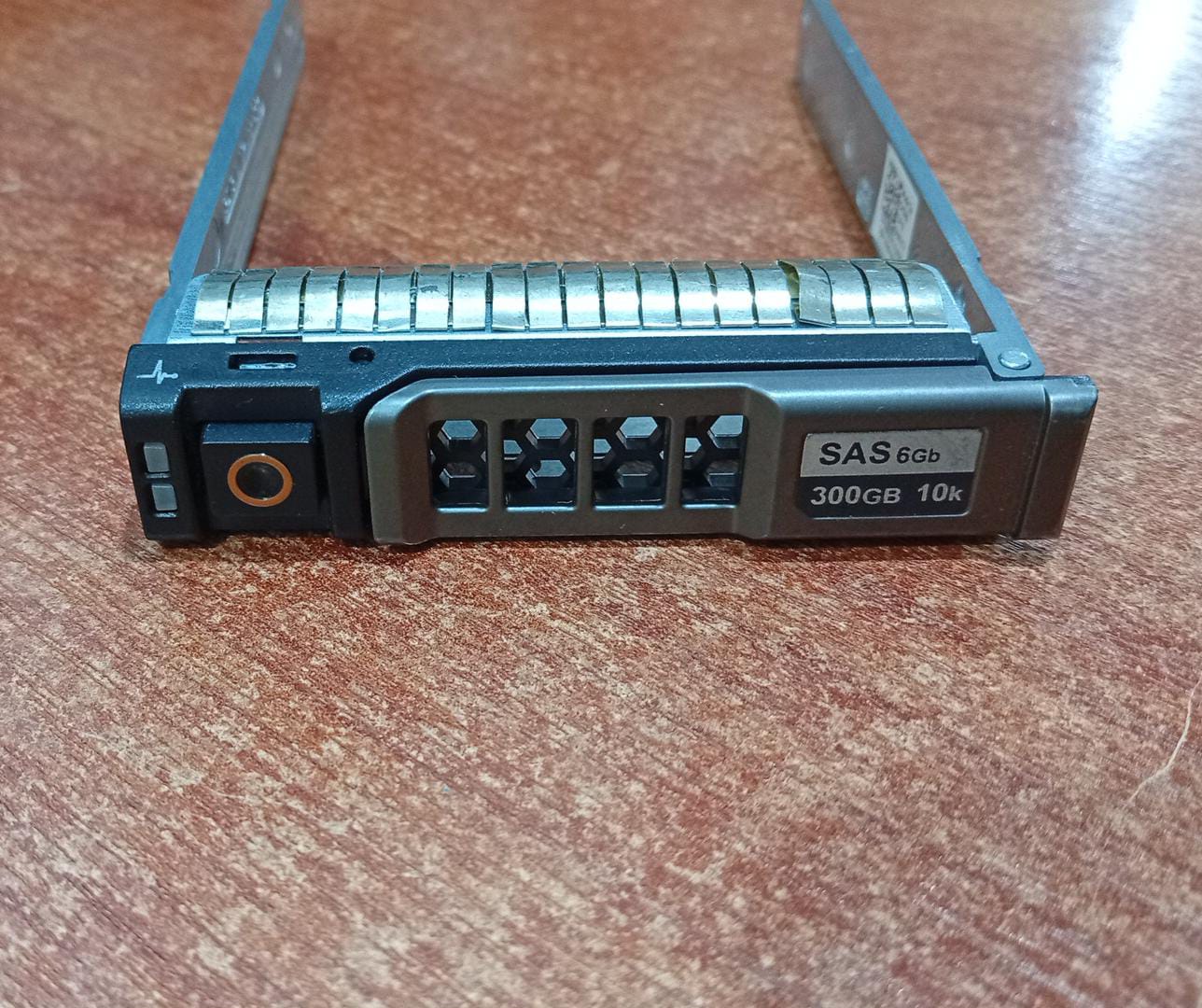 Bandeja / Caddy HDD 2.5″ SAS / SATA Dell DP/N 0NRX7Y (71070‑35P‑2510‑A00) para servidores PowerEdge